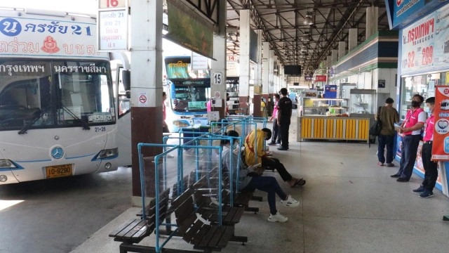 ผู้ประกอบการรถทัวร์แชร์เที่ยววิ่ง กทม.-โคราชลดขาดทุน