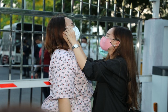 "รุ้ง"พ้นเรือนจำแล้ว ฝากขอบคุณทุกคน ก่อนไปรักษาตัวที่ รพ.