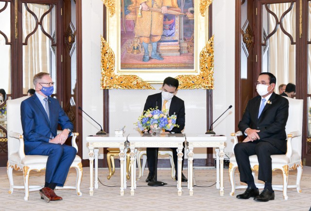 "ทูตสหราชอาณาจักร" ชื่นชมการจัดการวัคซีนไทย