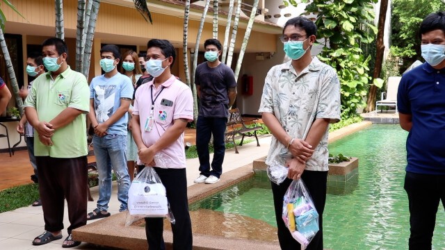 บุคลากรทางการแพทย์เตรียมออกจากพื้นที่กักตัว
