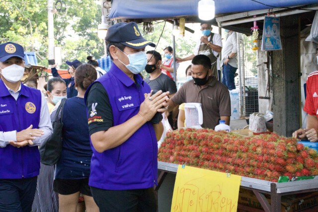 นายอำเภอพร้อมสาธารณสุขลุยตรวจตลาดคำไฮ