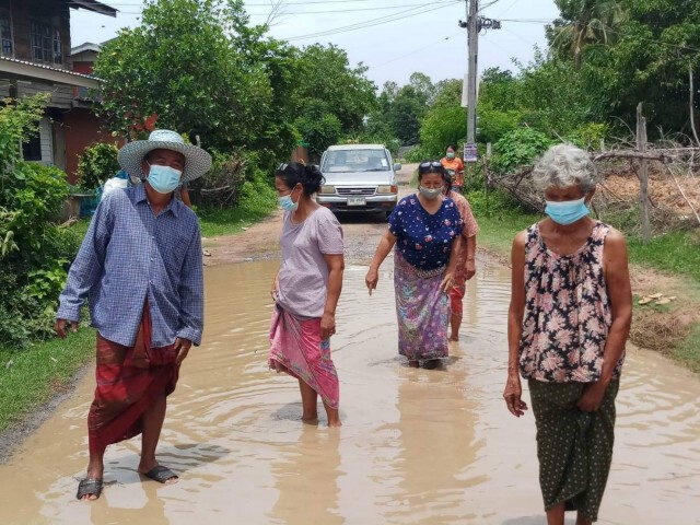 สุดทน!ฝนตกน้ำท่วมหลุม-บ่อ เกิดอุบัติเหตุสัญจรลำบาก