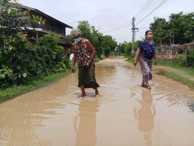 สุดทน!ฝนตกน้ำท่วมหลุม-บ่อ เกิดอุบัติเหตุสัญจรลำบาก