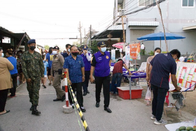นายอำเภอพร้อมสาธารณสุขลุยตรวจตลาดคำไฮ