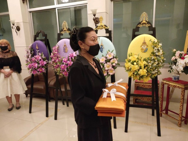 สมาคมนักร้องฯ ร่วมเป็นเจ้าภาพงานศพ "ครูชาลี อินทรวิจิตร" 2ดาราดัง "เปิ้ล จารุณี-นก สินจัย" ร่วมอาลัย