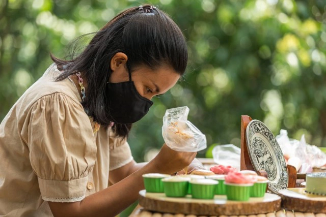 "เค้กสีนิล"ลวดลายสังคโลกสู่เบเกอรี่ไทยประยุกต์