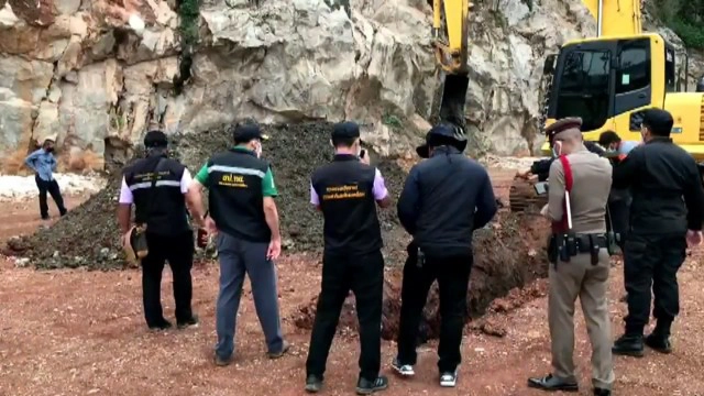 กรมควบคุมมลพิษลงพื้นที่หลังพบแอบทิ้งสารเคมีลงดิน