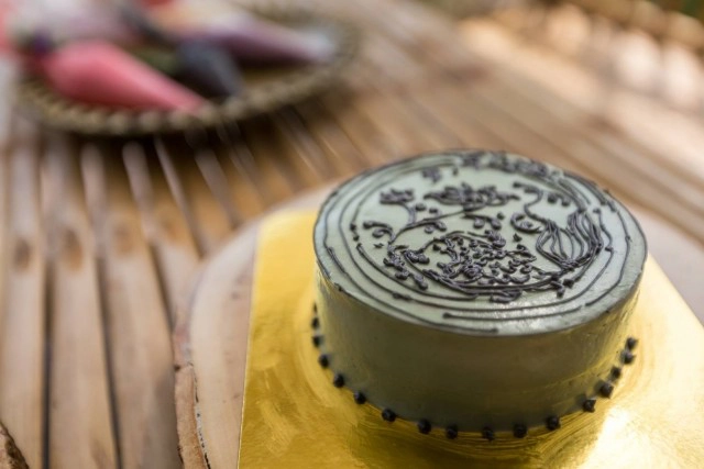 "เค้กสีนิล"ลวดลายสังคโลกสู่เบเกอรี่ไทยประยุกต์