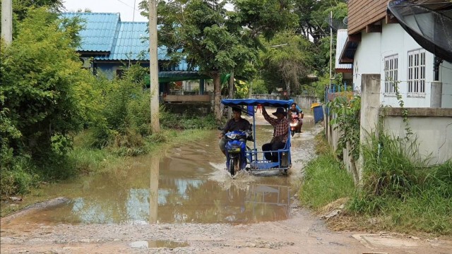 สุดจะทน ! น้ำท่วมขังถนน ท่อระบายอุดตัน เดือดร้อนนับสิบปี