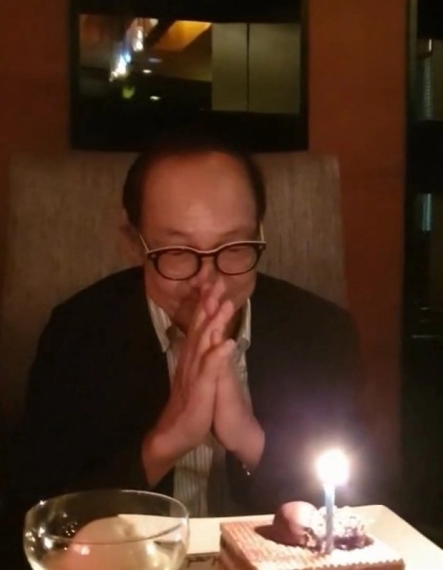 เศร้า!! "คริส-พลอย หอวัง" สูญเสียคุณพ่อ จากภาวะหัวใจล้มเหลว ในวัย 71 ปี