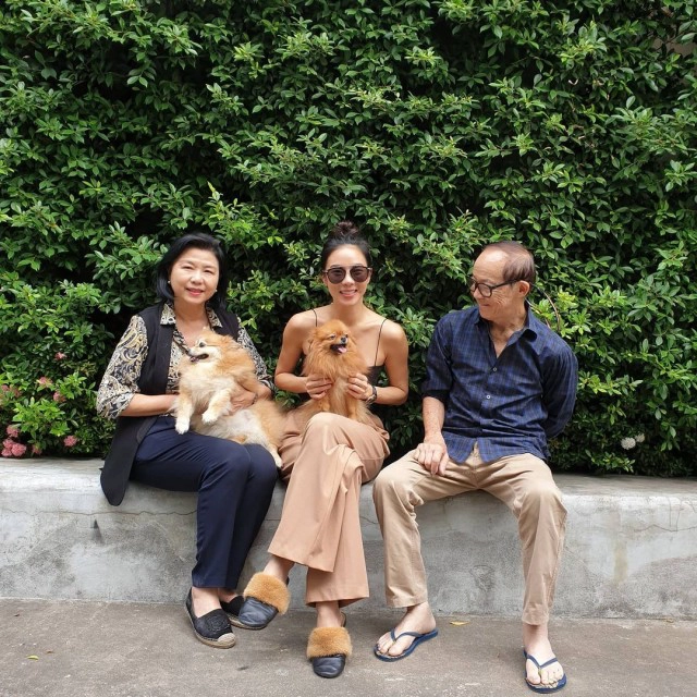 เศร้า!! "คริส-พลอย หอวัง" สูญเสียคุณพ่อ จากภาวะหัวใจล้มเหลว ในวัย 71 ปี