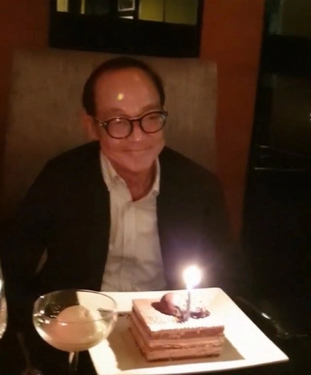 เศร้า!! "คริส-พลอย หอวัง" สูญเสียคุณพ่อ จากภาวะหัวใจล้มเหลว ในวัย 71 ปี