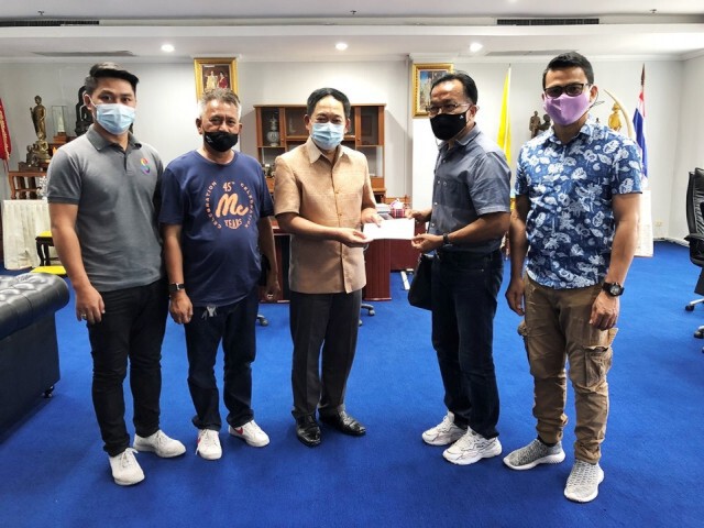 สื่อนครพนมมอบเงินช่วยกองทุนต้านโควิด
