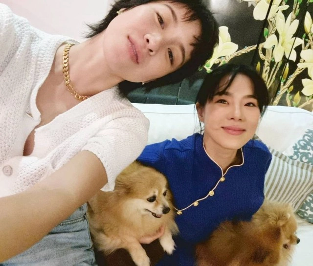 เศร้า!! "คริส-พลอย หอวัง" สูญเสียคุณพ่อ จากภาวะหัวใจล้มเหลว ในวัย 71 ปี