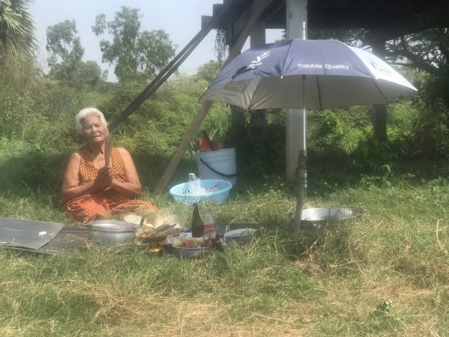 ชาวนาแลกหว่านข้าวตามพิธีโบราณ