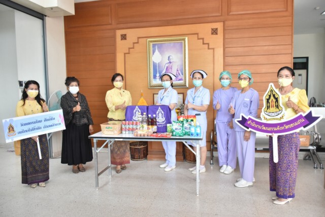 วธ.เผย สวจ.ทั่วประเทศ ดำเนินโครงการ"ปันน้ำใจ คนไทย ไม่ทิ้งกัน" โดยใช้พลังบวร มอบเครื่องอุปโภคบริโภค