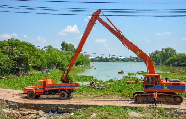 ผู้ว่าฯขอนแก่น เตรียมพร้อมรับมือฝนป้องกันน้ำท่วมเขตเศรษฐกิจ