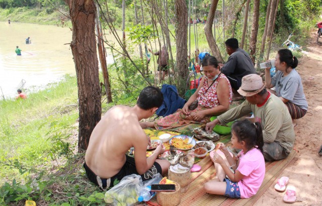 รวมกลุ่มจับปลาแปรรูปทำอาหารบรรเทาความเดือดร้อนช่วงโควิด
