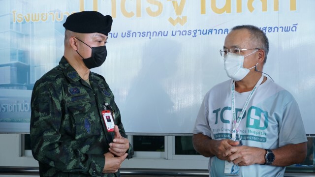กองกำลังสุรศักดิ์มนตรีมอบชุด PPE ให้ รพ.ท่าบ่อ