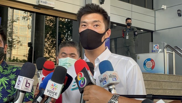 ด่วน! ศาลให้ประกันตัว "เพนกวิน-แอมมี่" แล้ว