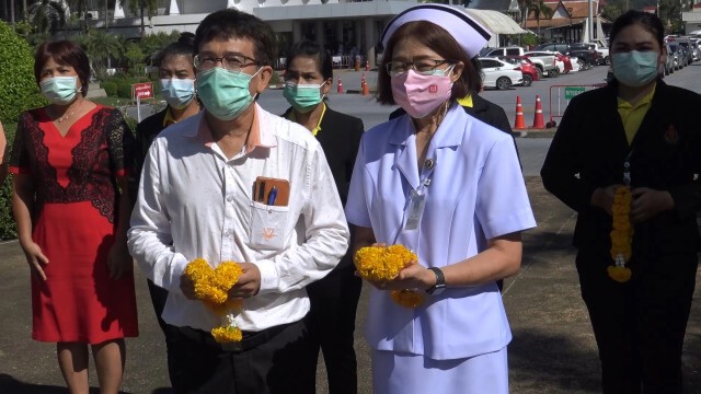 ส่งนักรบชุดขาวสู้ศึกโควิด รพ.สนาม เมืองทองธานี