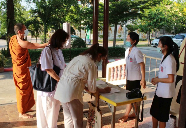 กาฬสินธุ์เจริญพระพุทธมนต์รตนสูตรเพื่อความเป็นสิริมงคลขับไล่โควิด