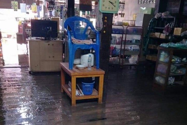 น้ำป่าไหลทะลักท่วมยับ 8 หมู่บ้าน หลังฝนตกหนักบนเขาค้อ