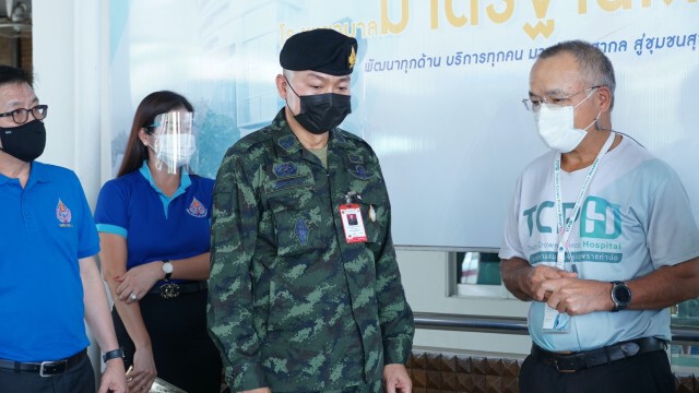 กองกำลังสุรศักดิ์มนตรีมอบชุด PPE ให้ รพ.ท่าบ่อ