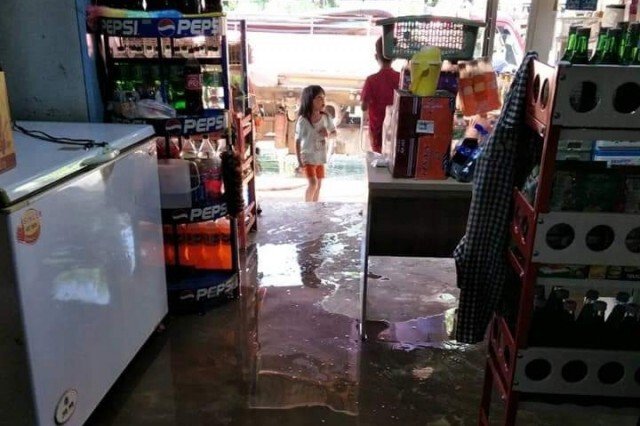 น้ำป่าไหลทะลักท่วมยับ 8 หมู่บ้าน หลังฝนตกหนักบนเขาค้อ