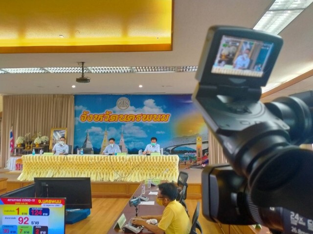 รถตู้โดยสารเที่ยวระทึก ผู้ป่วยโควิดหอบโรคกลับรักษาที่นครพนม