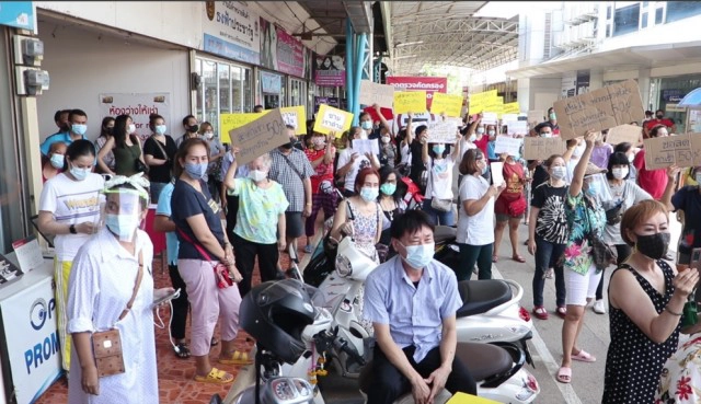 ผู้ค้าตลาดดังขอนแก่นประท้วงขอลดค่าเช่า หลังเจอวิกฤตโควิด19