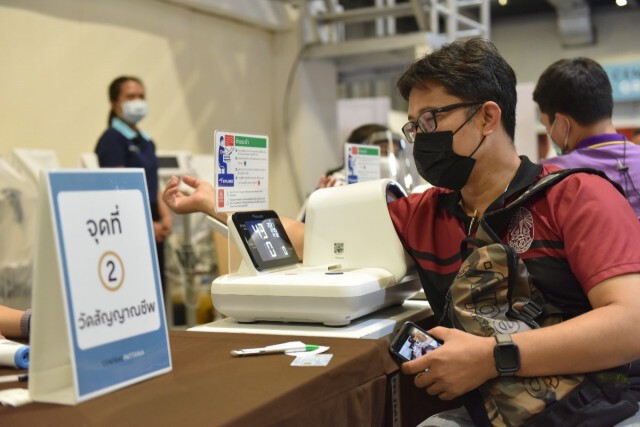 รัฐผนึกเอกชน ตั้งเป้าฉีดวัคซีน 50,000 คนต่อวัน