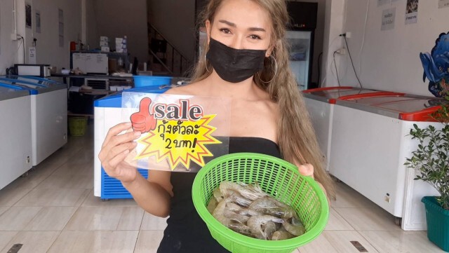 กุ้ง 2 บาท !แม่ค้าอาหารทะเลไอเดียเจ๋ง ปรับกลยุทธ์สู้โควิด