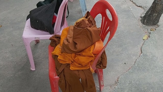 จับอดีตกุ๊กโกนหัวแปลงร่างเป็นพระเดินหาปัจจัยอ้างตกงานโควิด