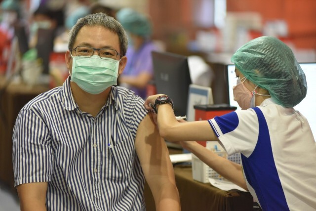 รัฐผนึกเอกชน ตั้งเป้าฉีดวัคซีน 50,000 คนต่อวัน