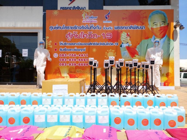 "สุวัจน์"มอบของช่วย รพ.-มูลนิธิ และชาวบ้านที่ถูกกักตัว