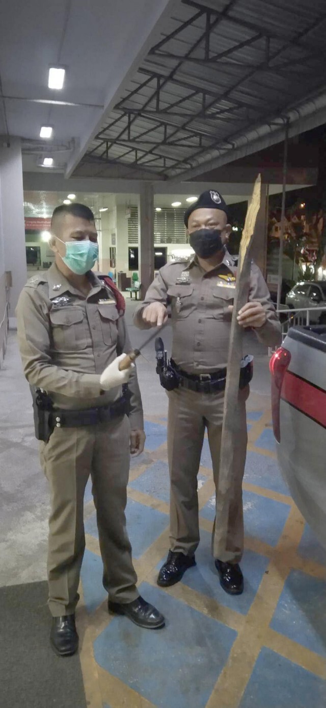 โจ๋19คว้ามีดฟันอาสาหัสแค้นถูกด่า-ตีด้วยไม้