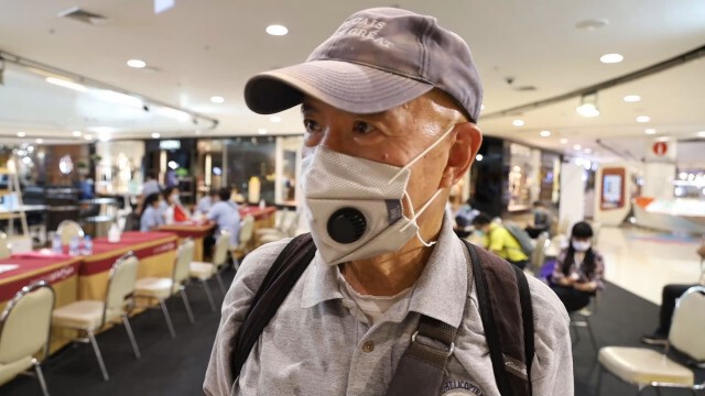สสจ.อุดรเปิดบูทในห้างสอนลงทะเบียนฉีดวัคซีน"หมอพร้อม"