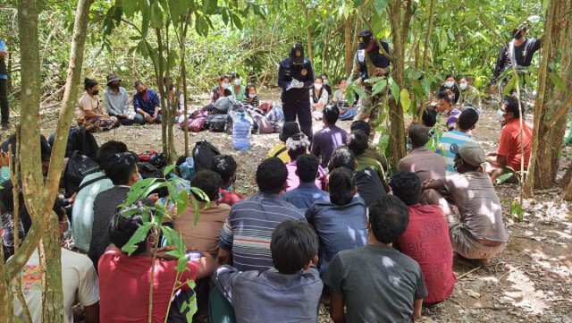 รวบ 50 แรงงานพม่าเถื่อนเครือข่าย "มิมิแง " ลักลอบเข้าไทย