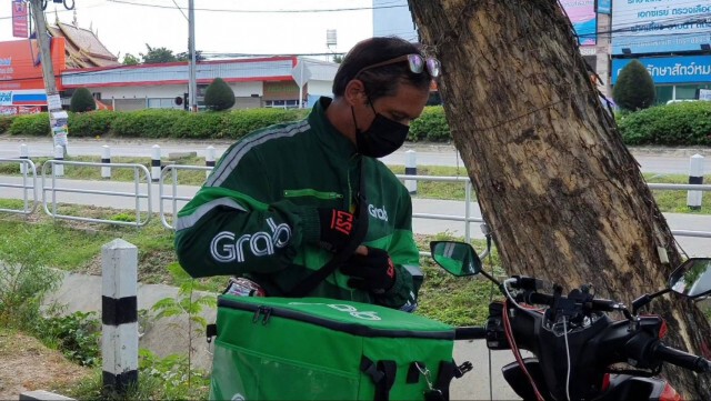 "เบิร์ด-พิทยา"ขับ"Grab"สู้โควิด