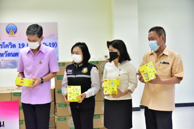 กระทรวงแรงงานรับมอบข้าวผัดอบกรอบผสมผักและผลไม้อบแห้งเพื่อส่งมอบบุคลากรทางการแพทย์