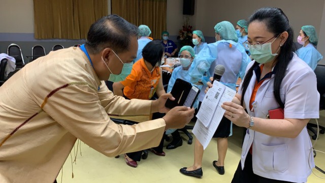 ผู้ว่าฯศรีสะเกษ นำฉีดแล้ววัคซีน ซิโนแวค