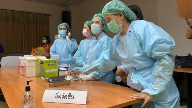 ผู้ว่าฯศรีสะเกษ นำฉีดแล้ววัคซีน ซิโนแวค