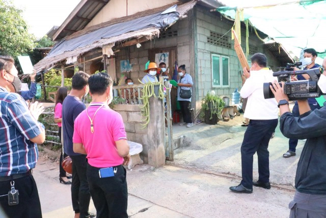 นายก ทต.บ้านค้อ ขอนแก่น "เป่าแคน"ชวนชาวบ้านฉีดวัคซีน