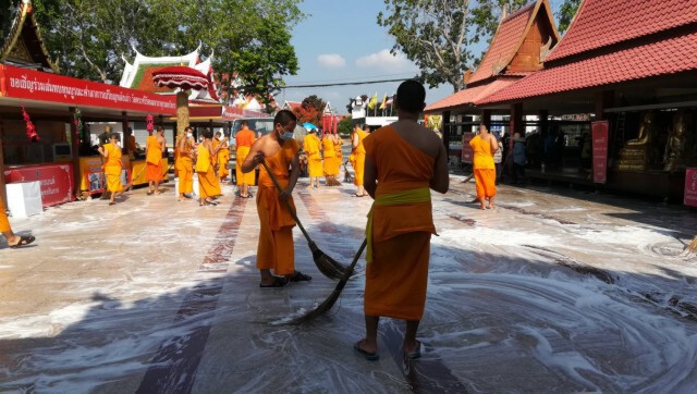 ทำความสะอาดวัดใหญ่-เตรียมเปิด16 พ.ค.