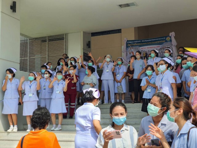 ส่งทีมบุคลากร รวม 13 คน ช่วยรพ.สนามบุษราคัม