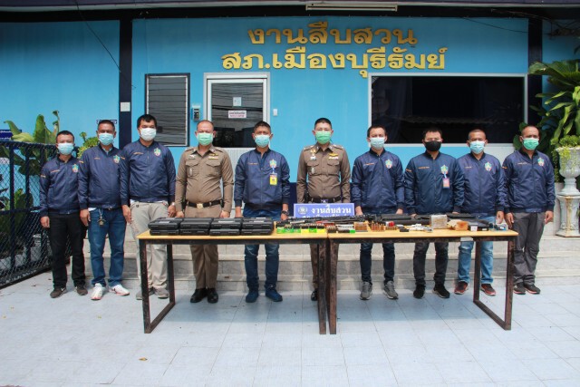 รวบคู่รักคาหอพักลอบขายอาวุธสงครามยึดของกลางเพียบ