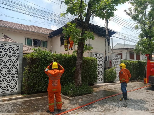 ไฟไหม้บ้านคณะลิเกชื่อดังเมืองโคราช เสียหาย 1ล้านบาท