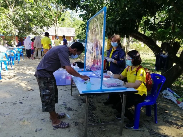 ประมูลวัวของกลางยาเสพติดกว่า 50 ตัวในพื้นที่ภาคใต้