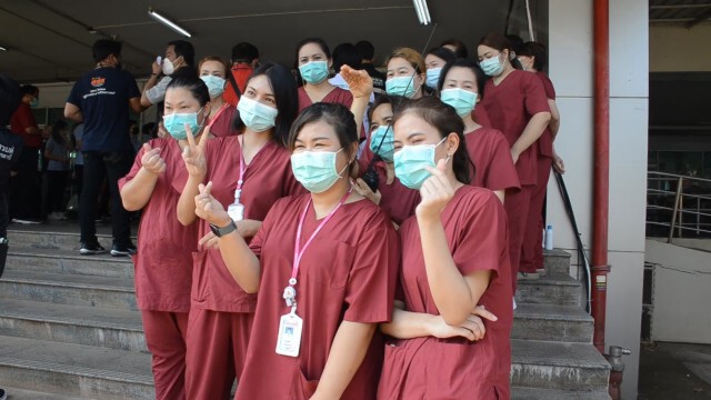ปิดรพ.สนาม พร้อมส่งนักรบชุดขาวสมทบช่วยรพ.บุษราคัม